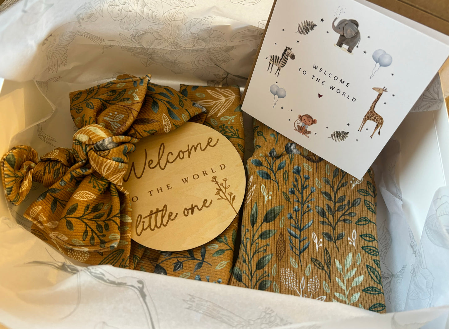 Meet-the-Baby Gift Box (0-3 Months - Girl)